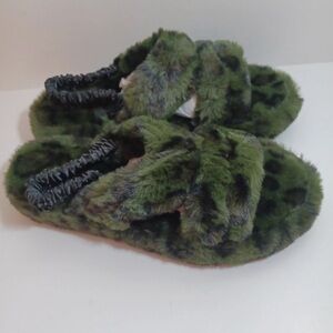 Array Olive Green Faux Fur Sling back Slippers NWB Sz 8 comfort indoor outdoor